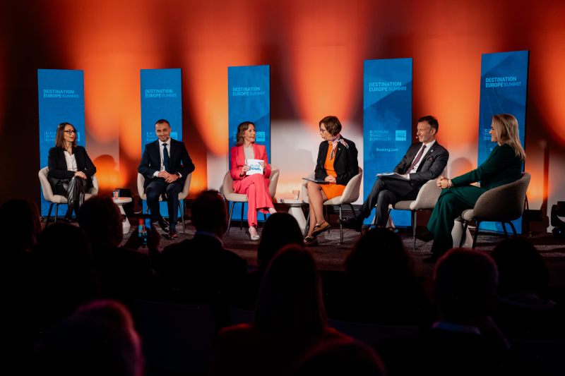 On Stage_DESTINATION_EUROPE_SUMMIT_ByPixelshake-121