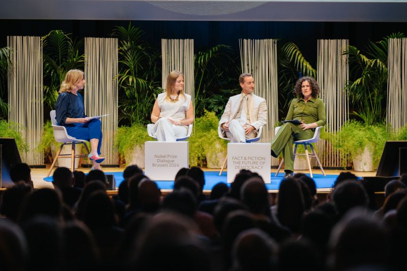 On stage_Nobelpeace_Decoding Democracy panel